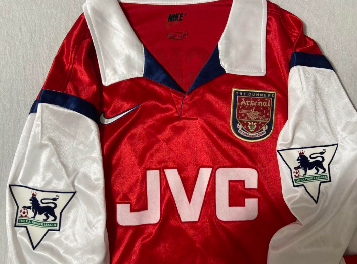 1997-98 arsenal home shirt Bergkamp #10